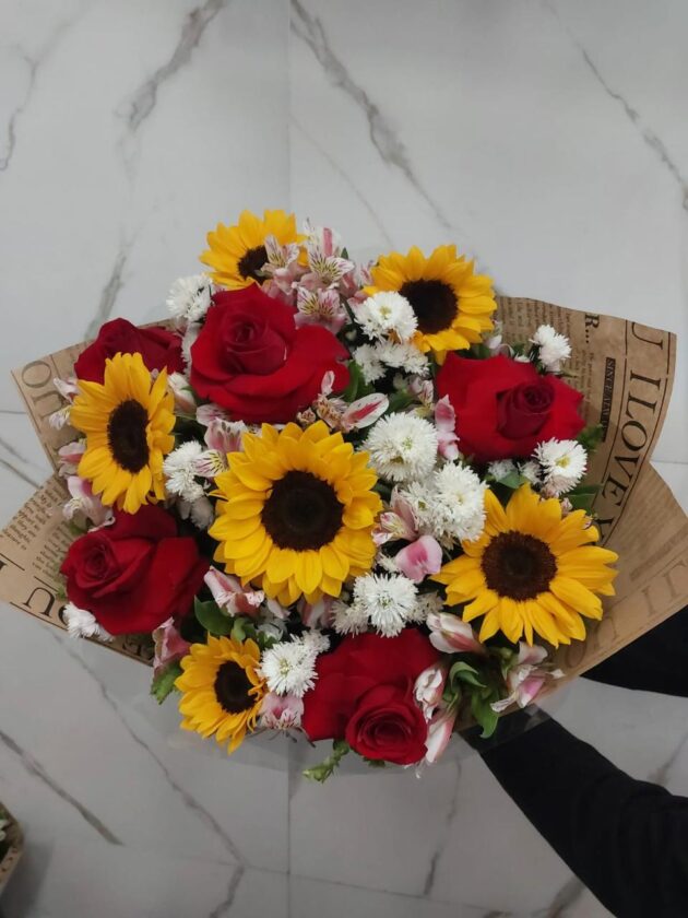 Buquê Girassóis com Rosas