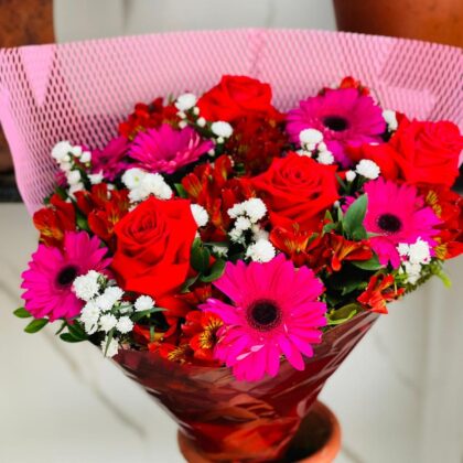 Gérberas Pink e Rosas Colombianas
