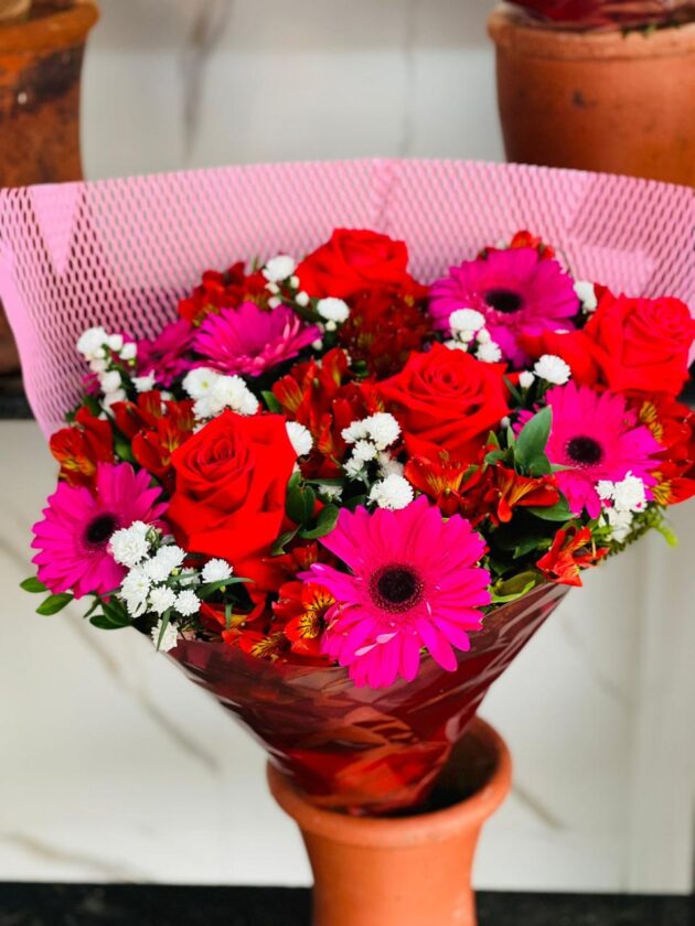 Gérberas Pink e Rosas Colombianas