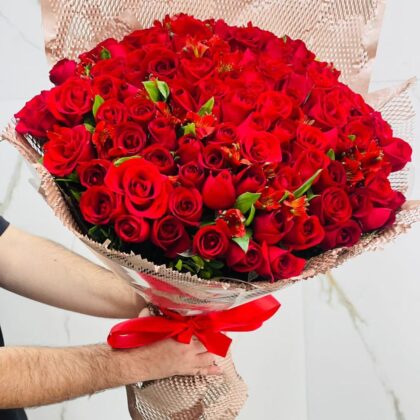 Buquê 100 Rosas Vermelhas