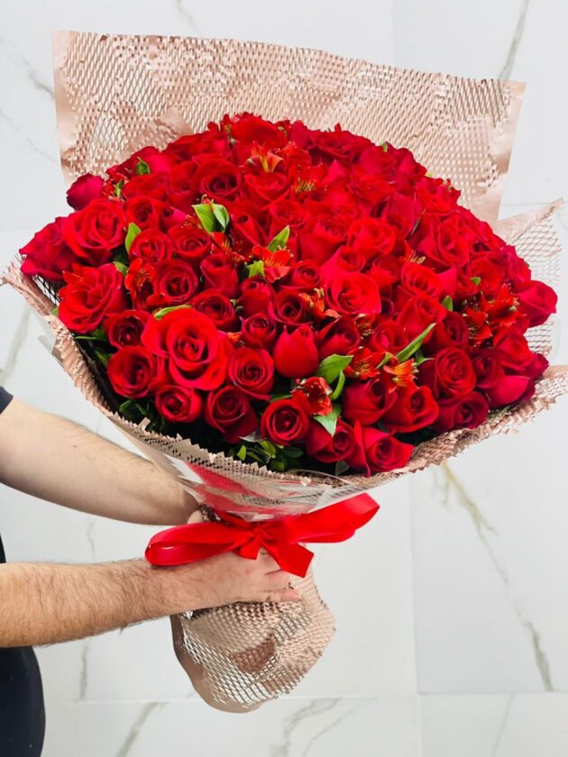 Buquê 100 Rosas Vermelhas