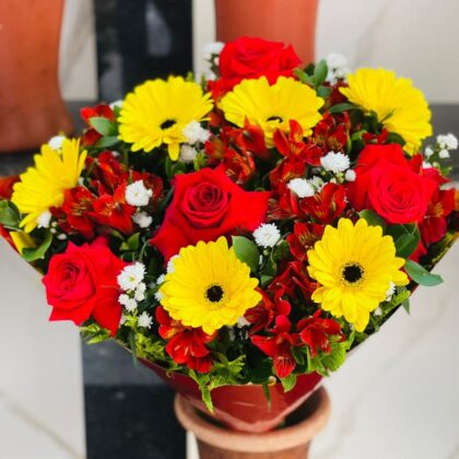 Gérbera Amarela com Rosa Colombiana