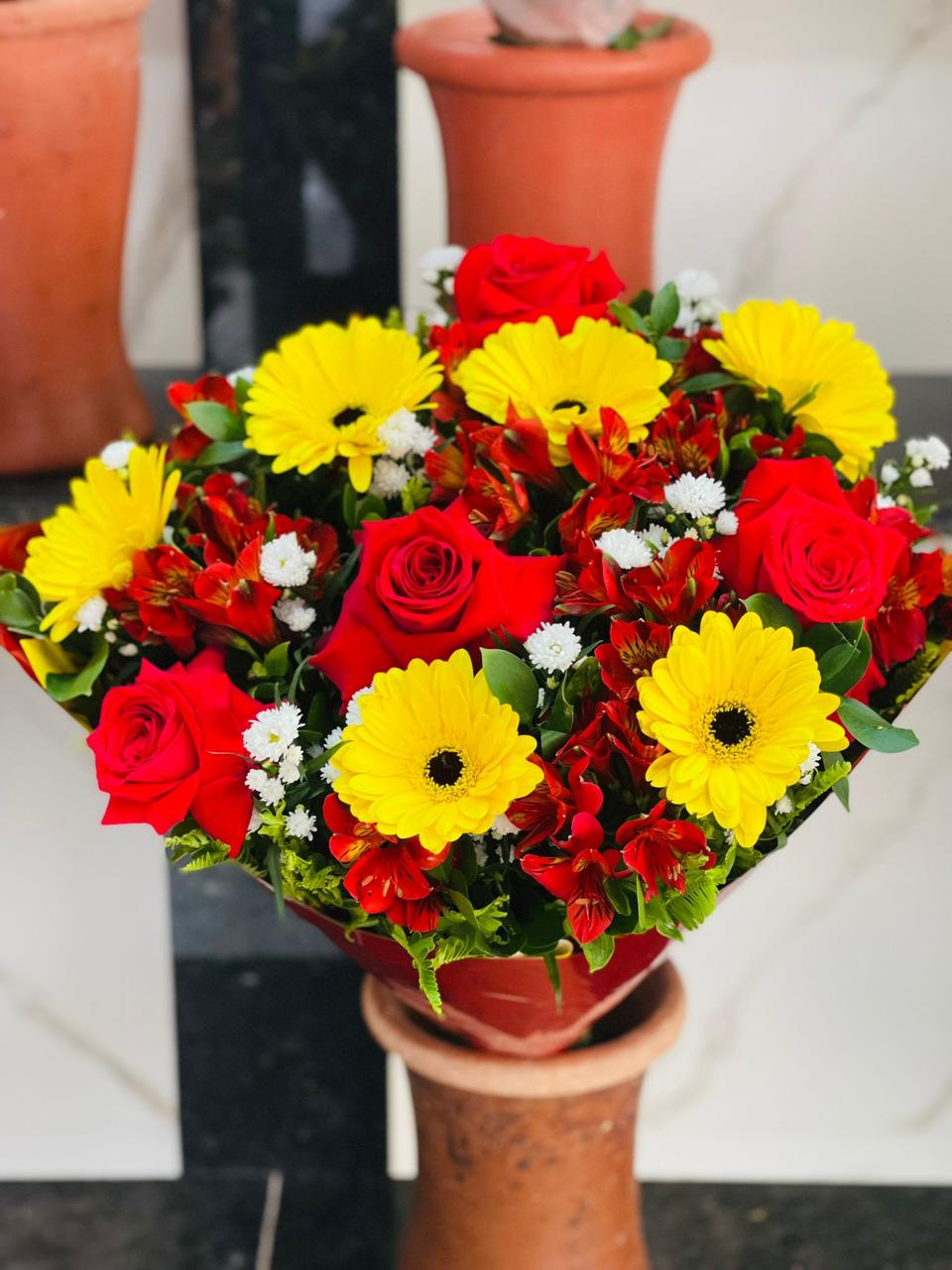 Gérbera Amarela com Rosa Colombiana