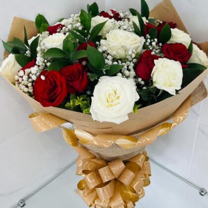 12 Rosas Brancas e 12 Rosas Vermelhas