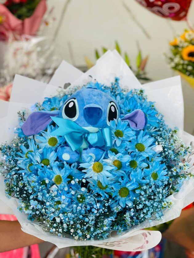 Stitch com Margarida Azul